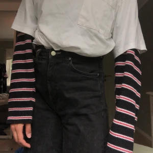 Randig Stickad tröja  - En stickad tröja som passar perfekt att ha under en oversized! 