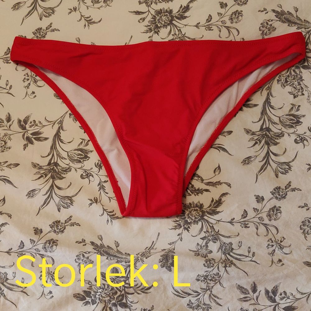 Röd bikini trosa, helt oanvänd! 😊 Kika gärna in vad mer jag säljer! 💞. Övrigt.