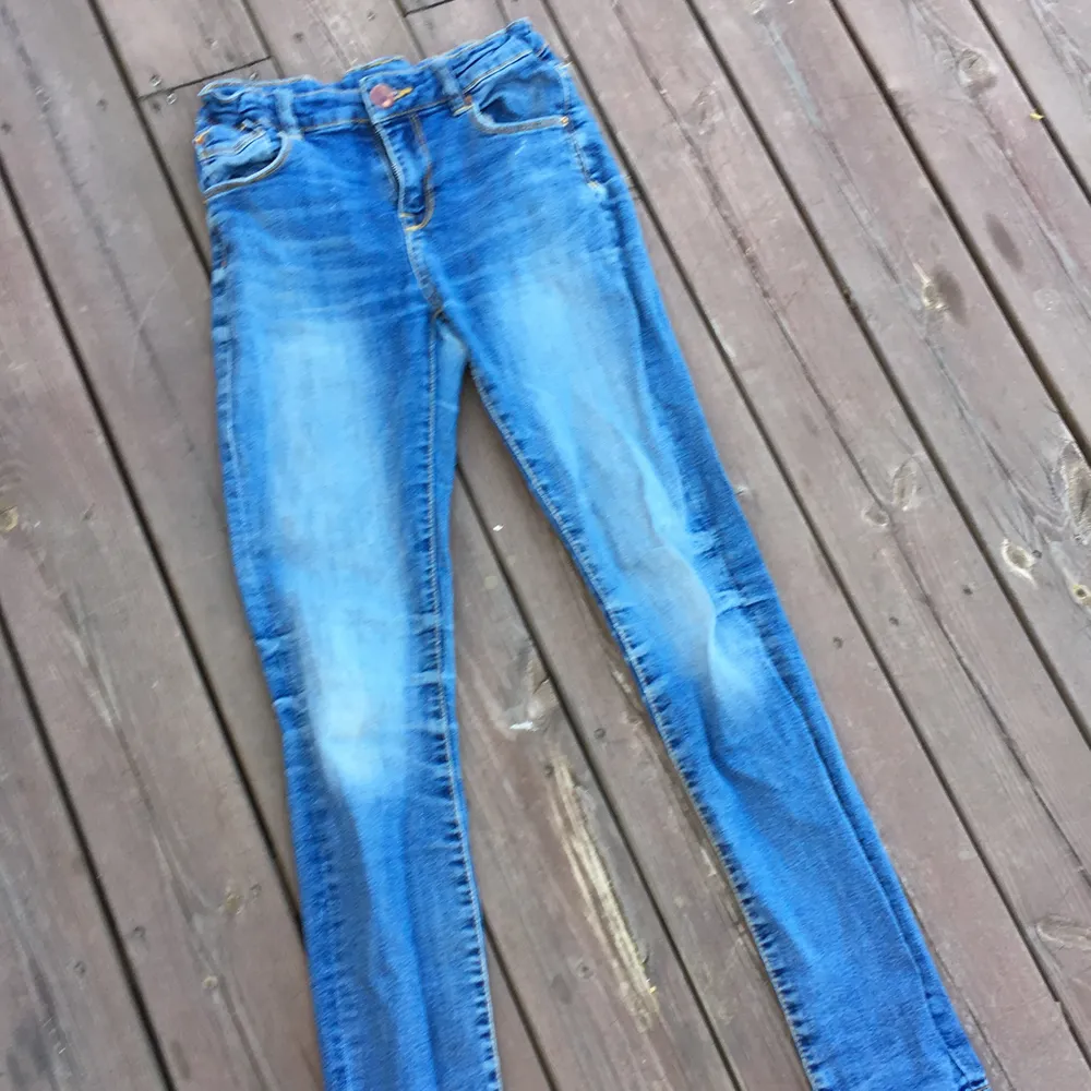 Mycket elastiska jeans från lager 157. Bild nr. 2 är några månader gammal då de inte passar mig längre.. Jeans & Byxor.