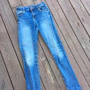 Mycket elastiska jeans från lager 157. Bild nr. 2 är några månader gammal då de inte passar mig längre.