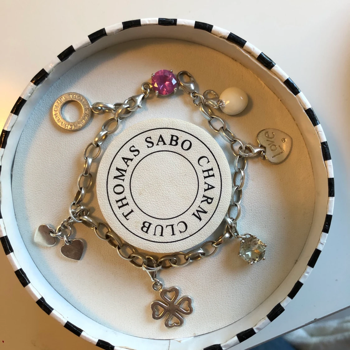 Thomas Sabo armband med berlocker