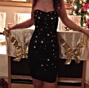 Klänning  - Svarta klänning med kristal (inte äkta) 