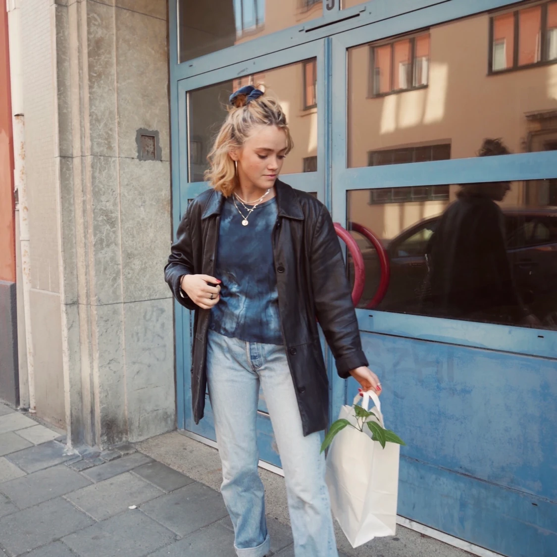 Croppad t-shirt i mörk batik  - 90