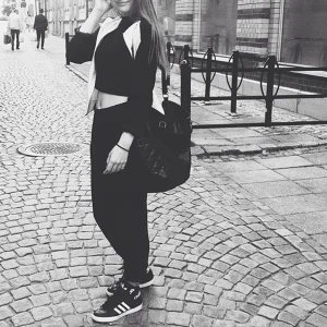 Svart väska med kedja - Väska från Mango!