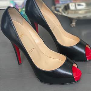 Beautiful black heels for the risk taker! They size a bit small