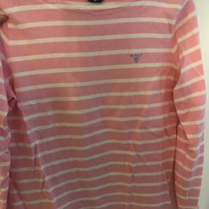 Tröja GANT - Fin tröja, knappt använd från GANT. Storlek: 170cm/15 år/S. Köparen står för frakten. Fraktar endast