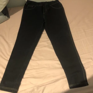 Esmara, M - Den är jättebekväm säljer pga jag ej använder den. 