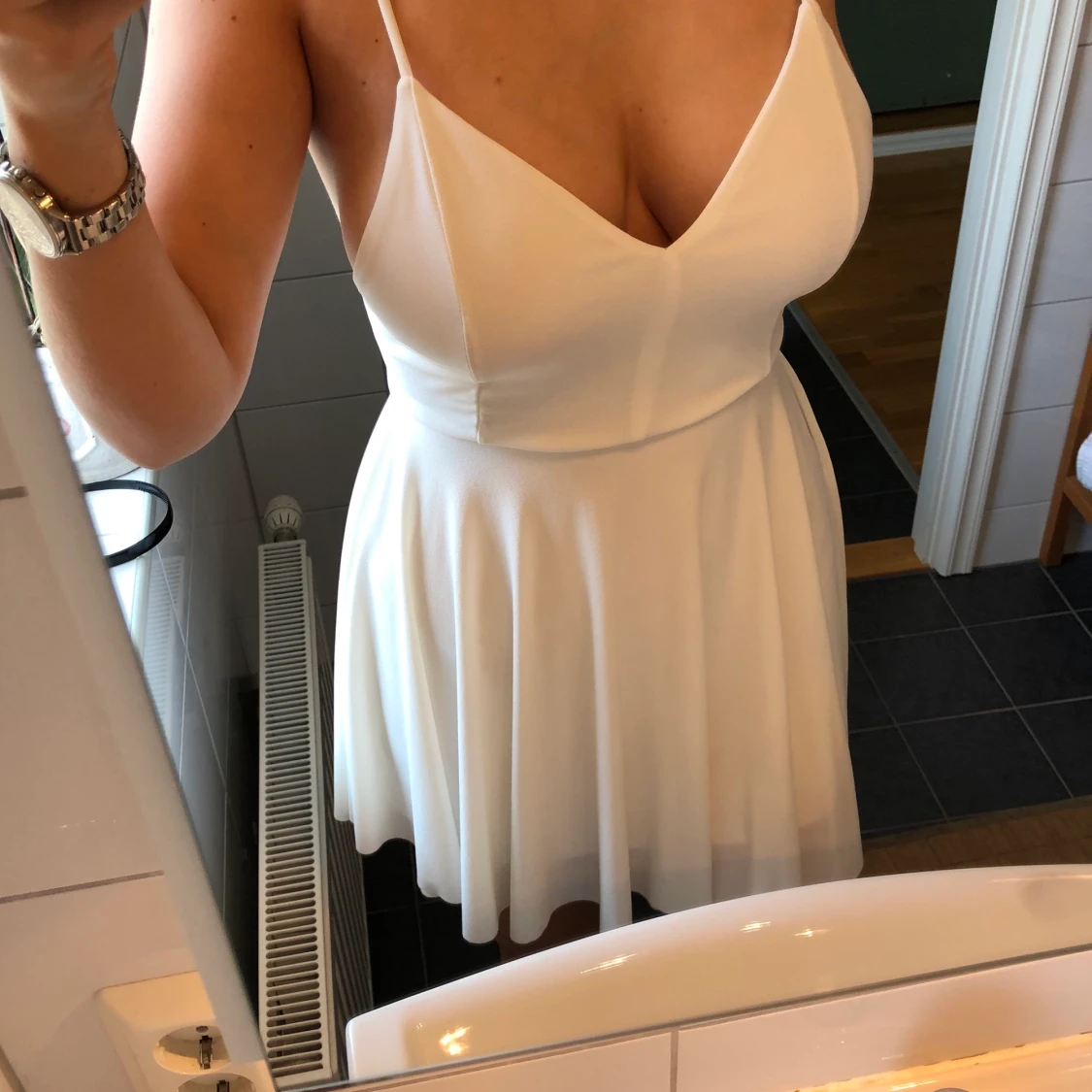 Vit klänning med öppen rygg