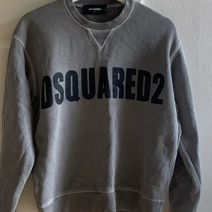 Äkta dsquared2 tröja - Äkta dsquared2 tröja köpt på NK alla tags finns med. Storlek S och pris kan diskuteras köpt för 3800