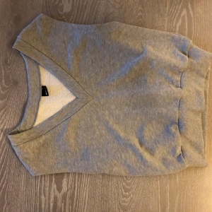 Väst  - Väst från ginatricot som aldrig är andvänd💖