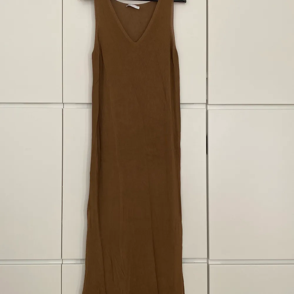 Mango Premium collection khaki knit sleeveless maxi dress. Size S. Perfect condition, never worn,. Klänningar.