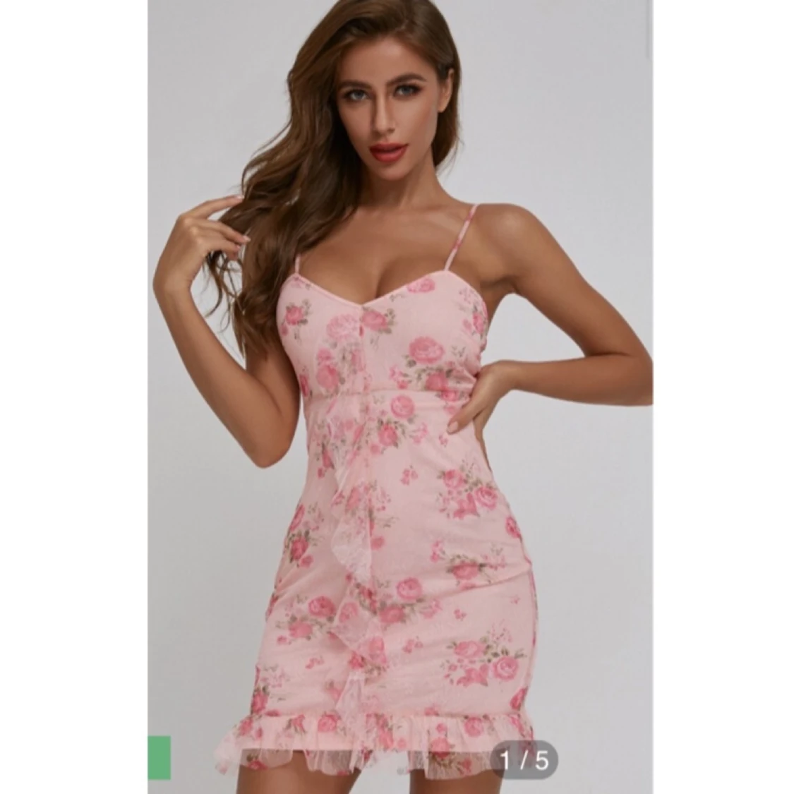 BLOMMIG OANVÄND KLÄNNING