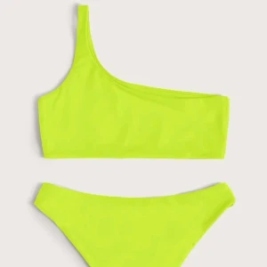 Bikini - Jättefin neongrön bikini från SHEIN i storlek M men passar XS/S bättre. Endast provad då den var för liten för mig. Köpare står för frakt.