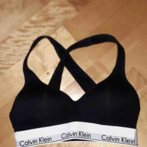  - Helt ny ck topp, provad en gång men för liten för mig så säljer den till någon annan. Nypris 400-450