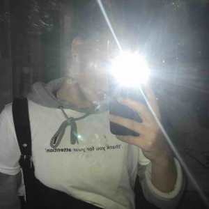  - Tröja från Zara med citat, använd få gånger och blev för liten Köparen står för frakt:)) 