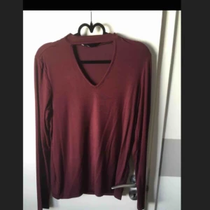  - Helt ny chokertröja vinröd, skriv vid intresse eller frågor❤️