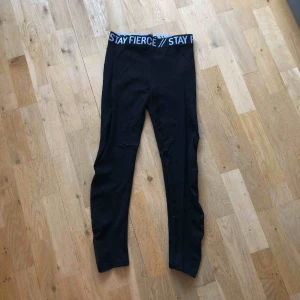  - Träningsbyxor Använda en gång. Nät aktigt på sidorna