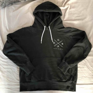  - Dope hoodie. Säljer för 100kr, köparen står för frakt