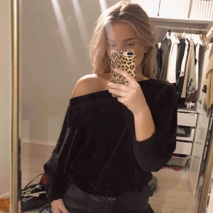  - Säljer stickad tröja i världens skönaste material!