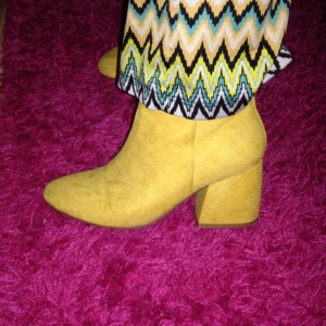  - Boots ifrån märket Alley.  Säljer endast till den som kan mötas upp i Helsingborg,postar inte. 