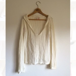 Virkad luvtröja. - Virkad luvtröja.