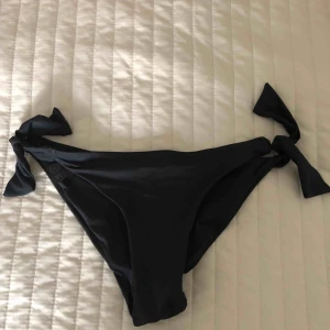  - Bikini underdel från Lindex