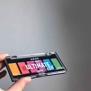  - Oanvänd ögonskuggspalett från Nyx! Förpackningen är lite repig, men skuggorna är helt oskadda 🌸 skriv för fler bilder eller frågor! 