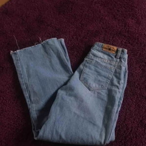  - asballa vida byxor, tyvärr så passar dom inte mig men dom är riktigt snygga iaf 🤪🤪 frakt ingår i priset, hör av dig om du har mer frågor <3