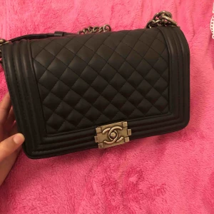  - Jätte fin kopia av chanel boy bag