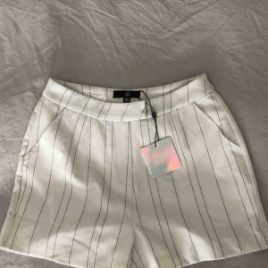  - Säljer dessa oanvända shorts i storlek 38 från Missguided.