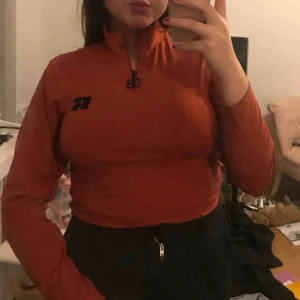  - En tröja köpt på urban outfiters.