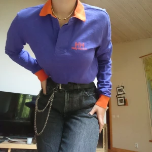  - En Helly-hansen tröja köpt i London, super bra skick och endast använd en gång! ✨