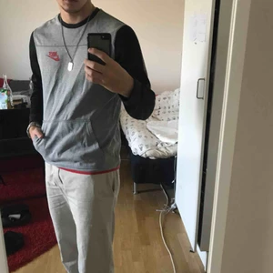  - Snygg tröja från Nike, bra skick, sällan använd! Passar S/M