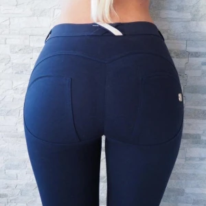  - Äkta, nypris 800 kr. Sparsamt använda 