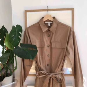  - Superfin jumpsuit från hm, säljer pga fel storlek och den är nästan helt oanvänd!🌸