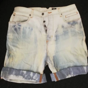  - Shorts ifrån Dolce & Gabbana. Storlek 32.
