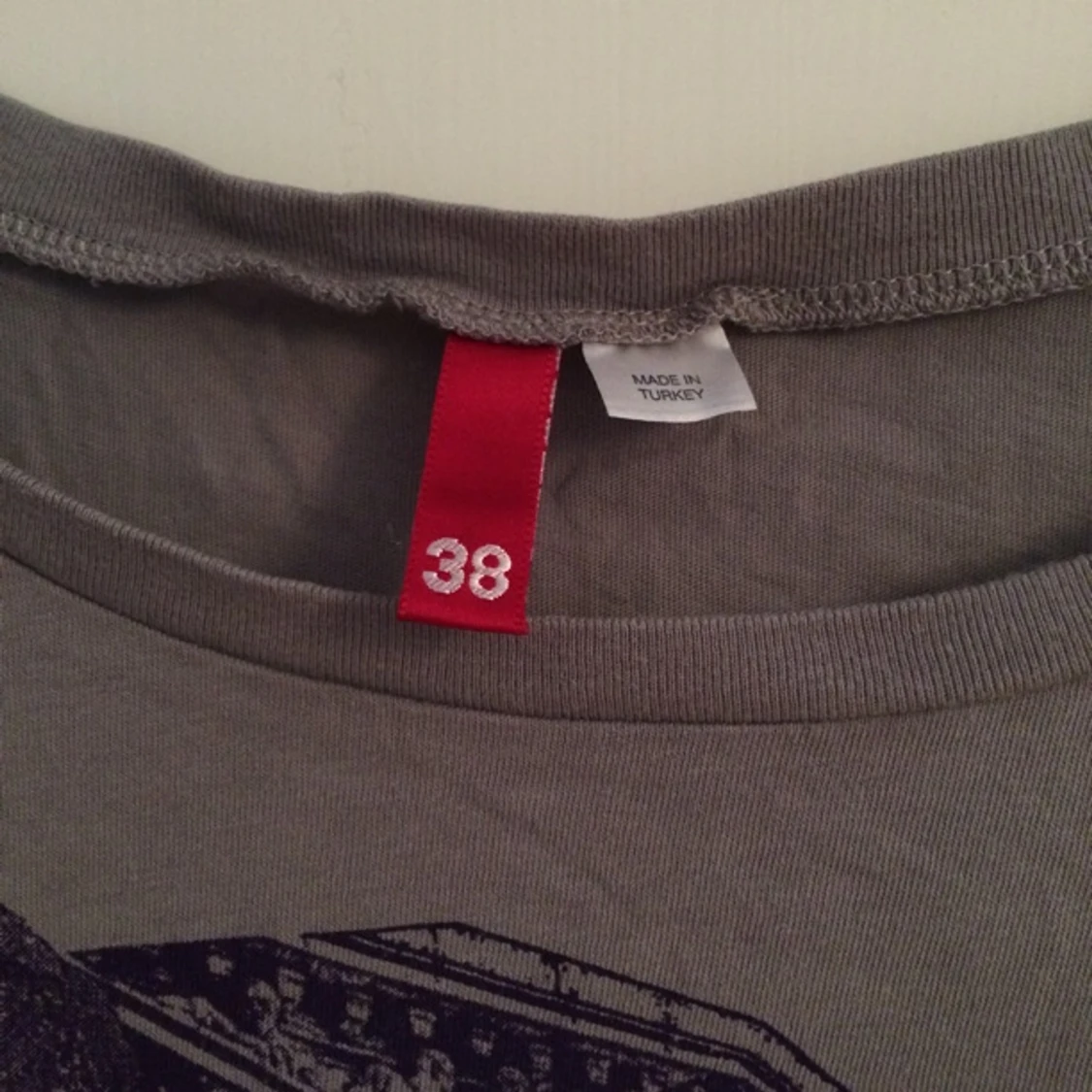 T-shirt från H&M dividend. - 1405703170