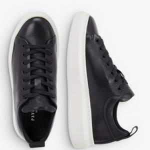 Nya Pavement sneakers svarta 40 har även vita Model: 16401 