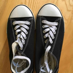  - Svarat sneakers strl 37