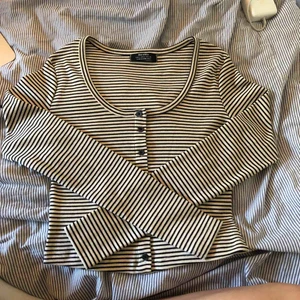  - Super skön långärmad tröja från bershka. Helt oanvänd. Pris kan diskuteras vid snabbaffär 