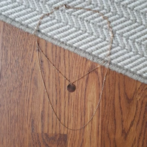  - Halsband, oanvänd. Frakt betalas av köparen