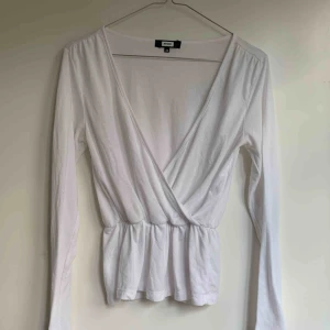  - Tröja från BikBok i stl XS. Möts upp i Stocholm eller fraktas! 💋