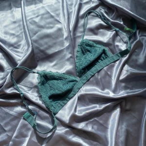 Bralette - Supergullig turkos bralette från Urban outfitters💕 i princip nyskick! 