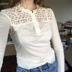 Custommade top - Sheer n creamy lace goodness from Custommade. Inkl frakt!  