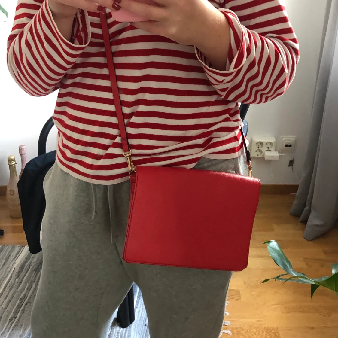 Röd handväska - 90