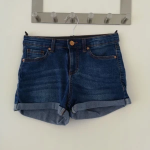 Jeansshorts - Jeansshorts från New yorker i storlek 34. Köparen står för frakt⚡️