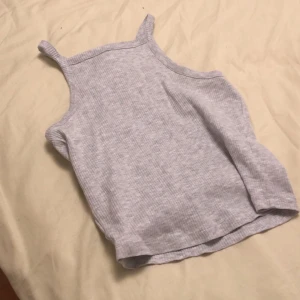 Jätteskönt linne ifrån cubus - Vanligt grått skönt linne ifrån cubus! Säljer på grund av garderobsrensning 