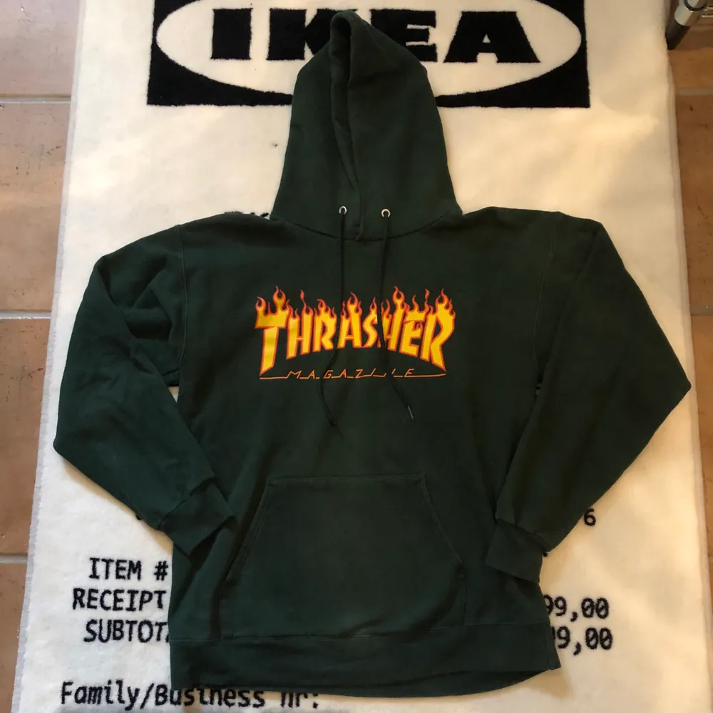 Trasher hoodie i mörkgrön färg. Använt men bra skick! (Förlåt för inaktivitet men är tillbaka nu:) . Tröjor & Koftor.