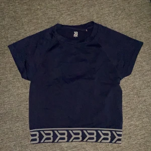 Better bodies  - En topp från Better Bodies är i storlek M. Bra skick .  + frakt 30 kr