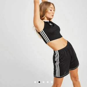 Adidas shorts - Säljer dessa adidasshorts i storlek 38 då de inte passade och det var krångligt med returen